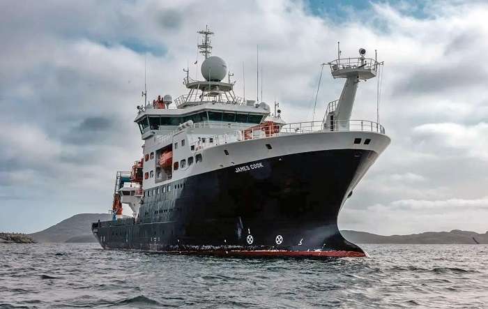 RRS-James-Cook