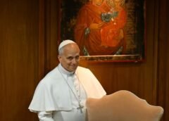 León XIV denunció que la IA “impone su verdad” y reclamó frenar el poder tecnológico global