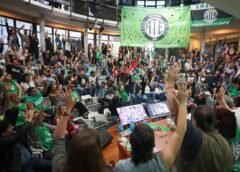 Rodolfo Aguiar durante un acto de ATE anunciando el paro nacional del 3 de agosto en reclamo de aumentos salariales y contra los despidos en el Estado.