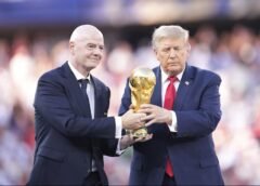Gianni Infantino y Donald Trump durante un acto vinculado al Mundial 2026, en medio de la investigación del Congreso de Estados Unidos sobre la relación entre la FIFA y la Casa Blanca.