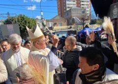 Jorge García Cuerva durante la misa de San Cayetano en Liniers, donde cuestionó el ajuste económico y advirtió que el sueldo no alcanza