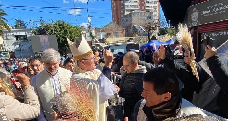Jorge García Cuerva durante la misa de San Cayetano en Liniers, donde cuestionó el ajuste económico y advirtió que el sueldo no alcanza