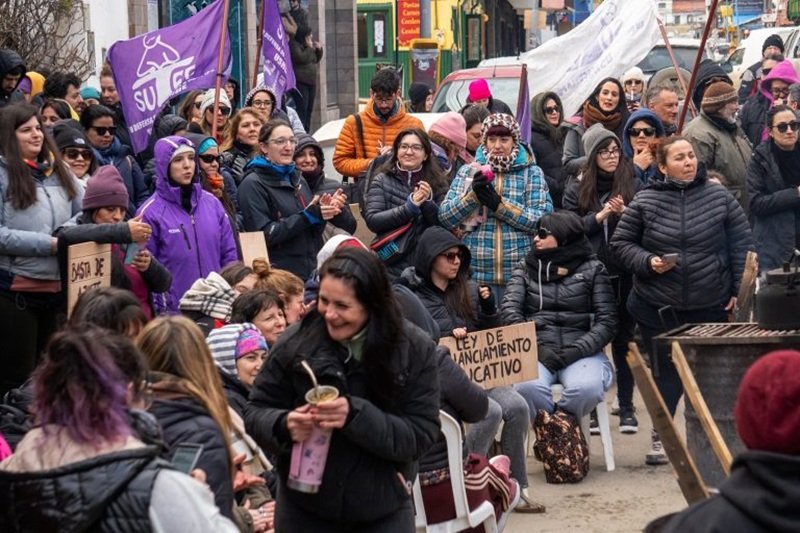 Paro docente en Tierra del Fuego: trabajadores del SUTEF reclaman un salario de $3 millones y financiamiento educativo