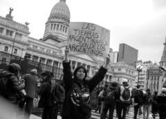 Recuperar la conciencia nacional argentina: soberanía sobre la tierra, el agua, la deuda y las Islas Malvinas