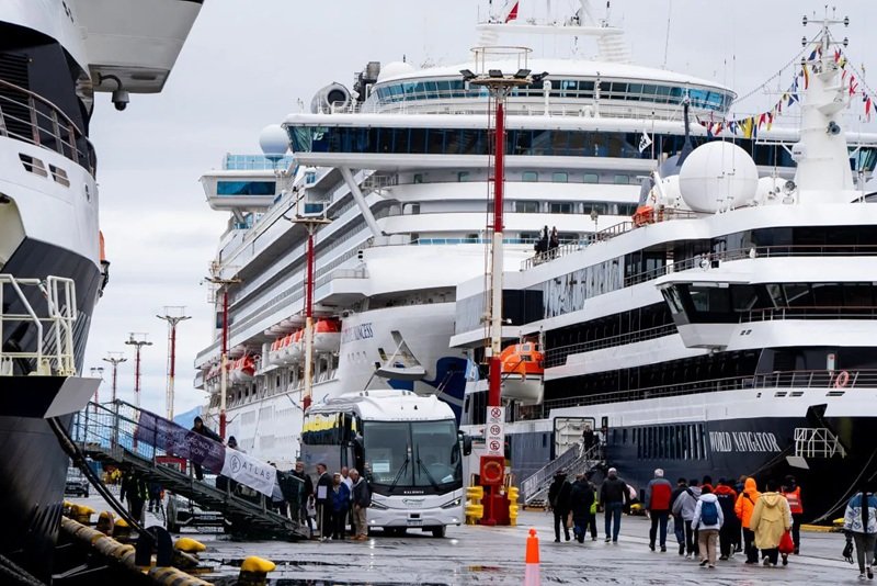 Puerto de Ushuaia intervenido por el Gobierno nacional, en medio de cuestionamientos por contratos millonarios y la soberanía en el Atlántico Sur.