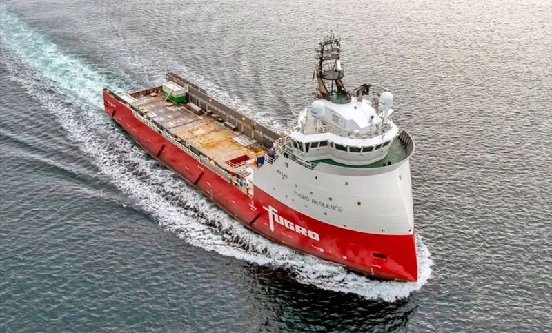 Fugro Supporter realiza estudios para un posible cable submarino entre las Islas Malvinas y Uruguay.