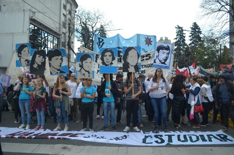 Multitudinaria marcha en La Plata a 50 años de La Noche de los Lápices