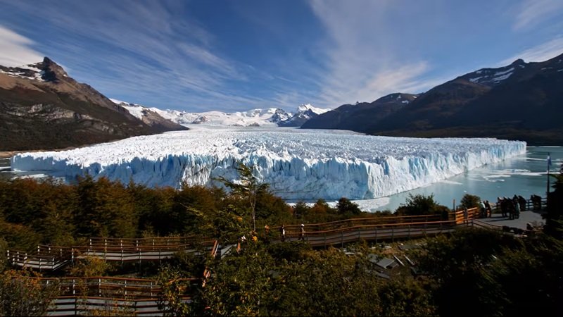 Península de Magallanes frente al glaciar Perito Moreno, donde se autorizó la transferencia de tierras a una firma vinculada a Dubái.