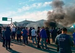 Trabajadores de Granja Tres Arroyos ante la ratificación de 1.250 despidos en plantas bonaerenses.
