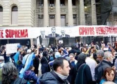 Protesta contra el fallo de la Corte Suprema sobre la Ley de Tierras y el DNU 70/2023