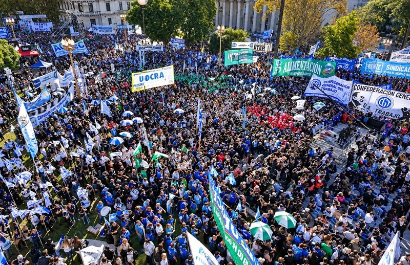 Movilización de la CGT en defensa de la industria nacional y contra la política económica del gobierno de Javier Milei.
