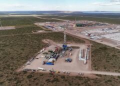 Yacimientos petroleros de Vaca Muerta en Neuquén, donde se analiza la distribución de la renta petrolera entre el Estado y las empresas.