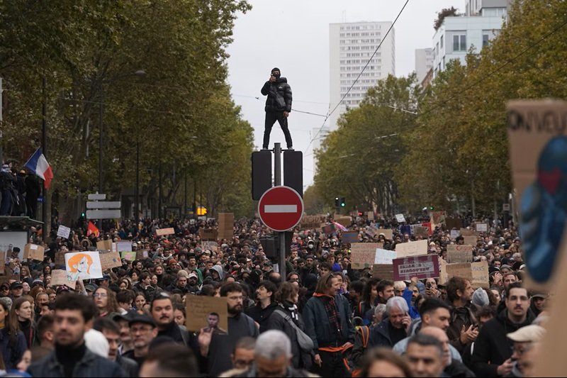 Protestas en Francia contra Macron con miles de estudiantes y trabajadores manifestándose en París por la educación pública y los salarios