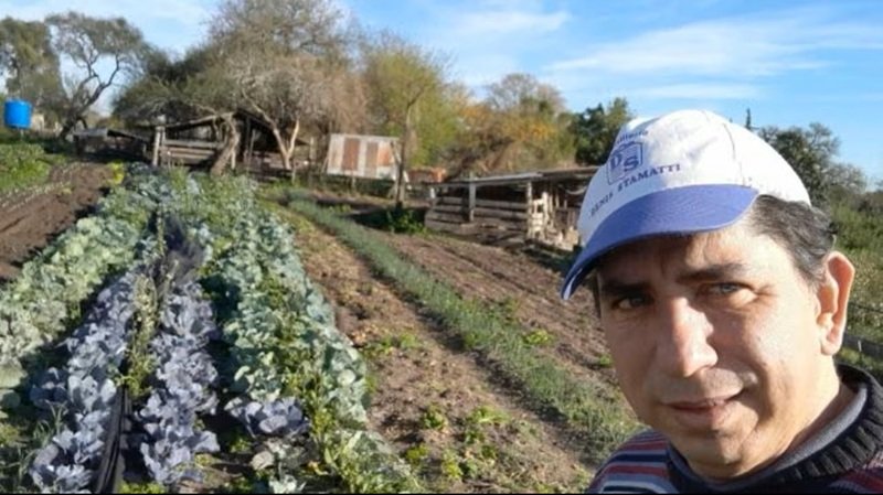 Pequeños productores de la agricultura familiar en Entre Ríos afectados por la crisis económica y los recortes estatales.